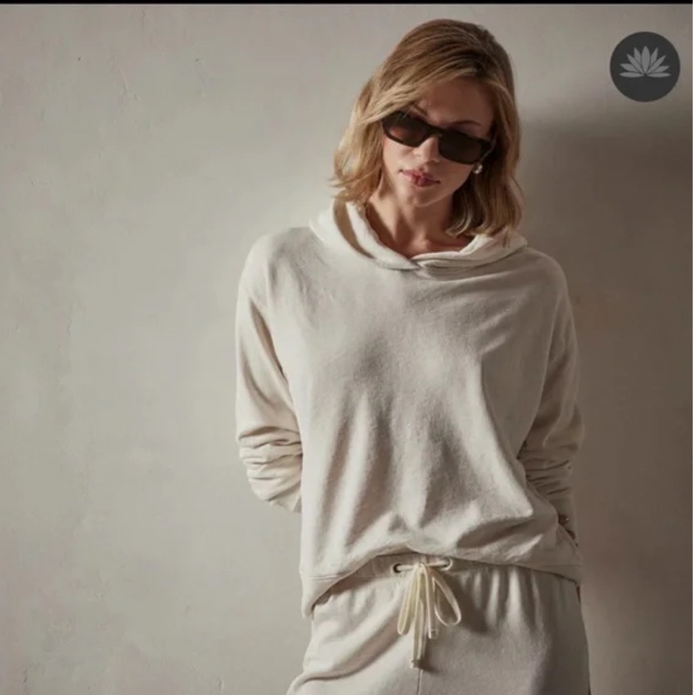 James Perse cream soft sweatshirt hoodie from boutique in Montecito. Worn twice